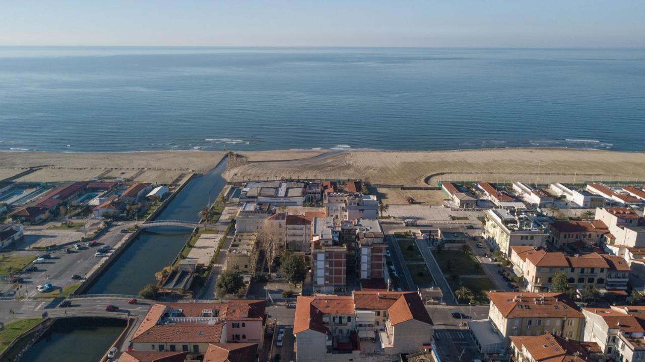 "Libeccio Apartment" Con Garage Privato Lido di Camaiore Luaran gambar